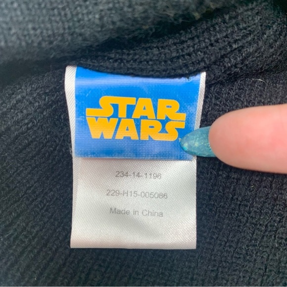 Star Wars Darth Vader Beanie Hat - Picture 3 of 4